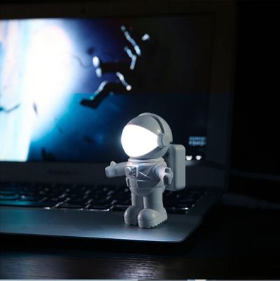 Лот: 4523342. Фото: 1. USB Космонавт лампа. Успейте приобрести... Другое освещение
