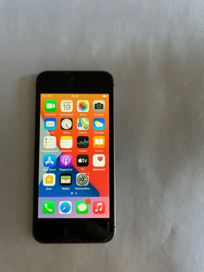 Лот: 17654619. Фото: 1. Apple iPhone SE 128Gb. Смартфоны