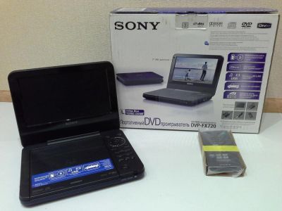 Лот: 4356640. Фото: 1. Портативный DVD-плеер Sony DVP-FX720. DVD, Blu-Ray плееры