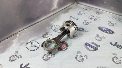 Лот: 23589402. Фото: 1. Поршень с шатуном Mazda Capella... Двигатель и элементы двигателя