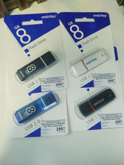 Лот: 14305636. Фото: 1. USB-флеш-накопитель 8 GB. USB-флеш карты