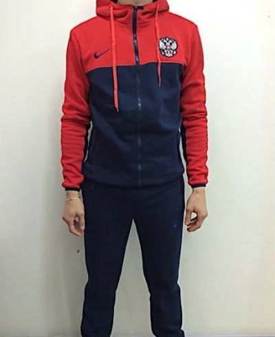 Лот: 5019170. Фото: 1. Костюм спортивный Nike. Другое (спортивная одежда)
