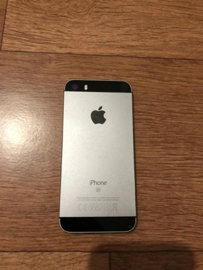 Лот: 11421078. Фото: 1. iPhone se 16 gb. Смартфоны