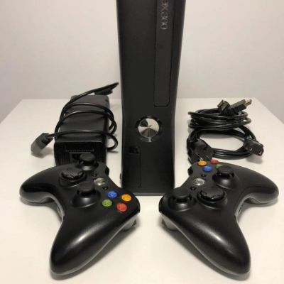 Лот: 11756992. Фото: 1. Xbox 360 slim, freeboot, 250 Гб... Игровые приставки, консоли