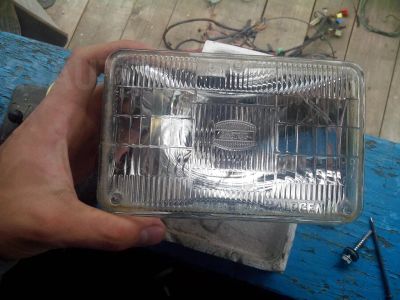 Лот: 6679349. Фото: 1. Лампа-фара 5" 3 контакта 12v. Оптика и освещение