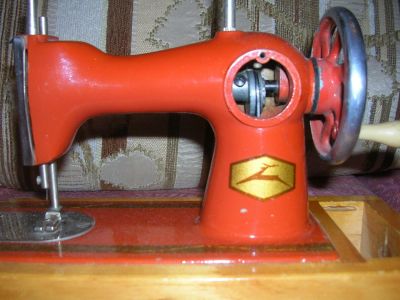 Лот: 8334057. Фото: 1. Советская детская швейная машинка... Игрушки