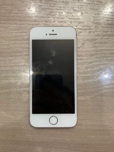 Лот: 18148581. Фото: 1. Смартфон Apple Iphone SE 32GB. Смартфоны