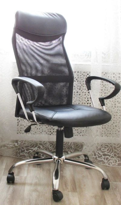 Лот: 15195348. Фото: 1. Кресло руководителя с эргономичной... Стулья и кресла офисные