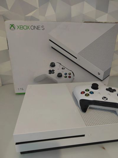 Лот: 17173492. Фото: 1. Xbox one s 1tb + игры. Игровые приставки, консоли