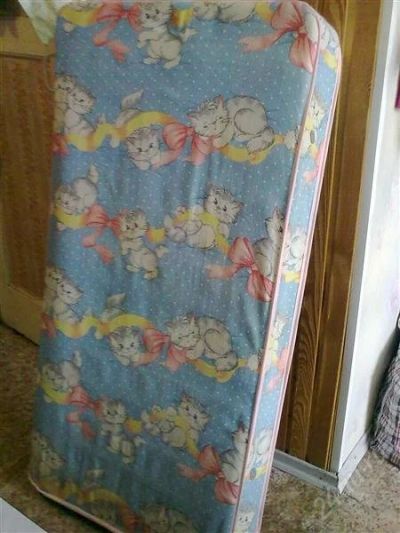 Лот: 2740215. Фото: 1. Отдам матрас от детской кроватки. Постельные принадлежности