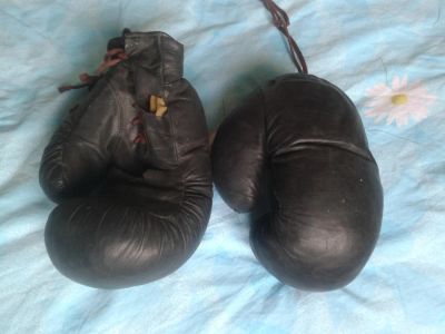 Лот: 9250635. Фото: 1. Боксерские кожаные перчатки. Фитнес, аэробика и гимнастика