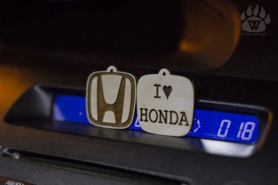 Лот: 8933847. Фото: 1. Деревянный брелок/кулон HONDA. Другое (оснащение, оборудование, аксессуары)