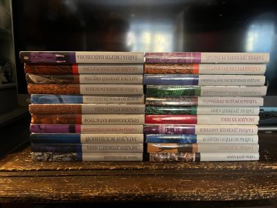 Лот: 25210416. Фото: 1. Книги, серия. Художественная