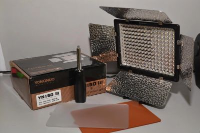 Лот: 7291310. Фото: 1. Светодиодный видеосвет Yongnuo... Вспышки, осветители, рассеиватели