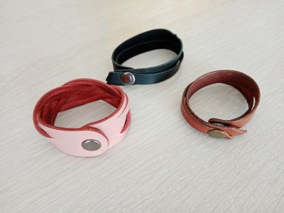 Лот: 25589049. Фото: 1. Браслеты кожаные 3 шт. Работа с кожей