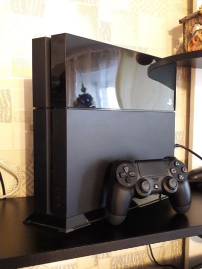 Лот: 8770495. Фото: 1. PlayStation 4 / 1TB. Игровые приставки, консоли