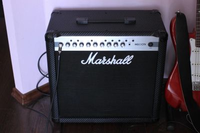 Лот: 3179844. Фото: 1. Гитарный комбоусилитель Marshall... Гитарные эффекты и комбоусилители