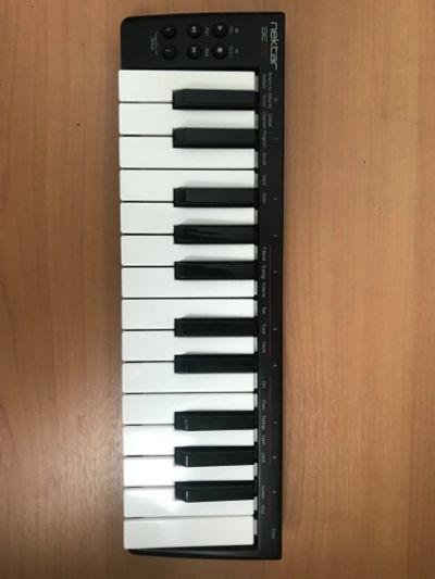 Лот: 18055347. Фото: 1. Midi клавиатура. MIDI-оборудование