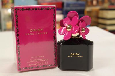 Лот: 3007277. Фото: 1. Daisy Hot Pink от Marc Jacobs... Женская парфюмерия