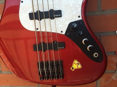 Лот: 5882579. Фото: 1. Squire Jazz bass 5 струн (продаю... Гитары
