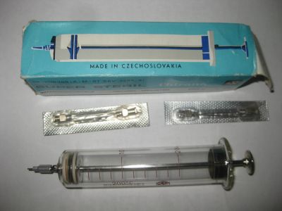 Лот: 15926573. Фото: 1. Большой стеклянный шприц 18 куб... Медицинские товары