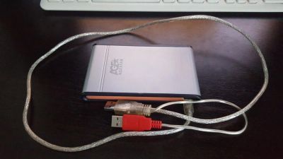 Лот: 10510992. Фото: 1. Жесткий диск для ноутбука в USB... Жёсткие диски (HDD)
