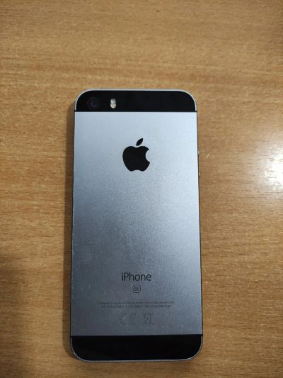 Лот: 17558022. Фото: 1. iPhone SE Space Gray. Смартфоны