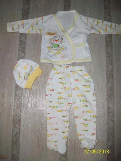 Лот: 3221123. Фото: 1. Костюмчик. Ползунки, распашонки, слипы