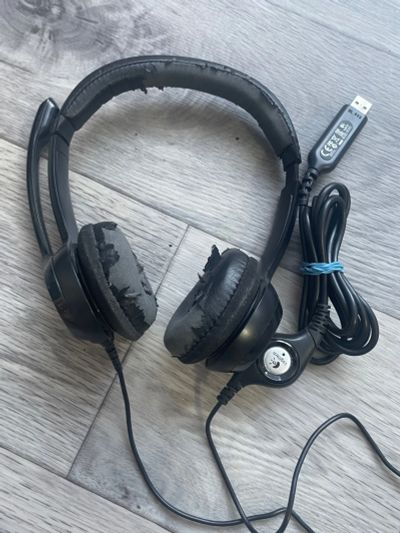 Лот: 24695063. Фото: 1. Гарнитура Logitech. Наушники, гарнитуры