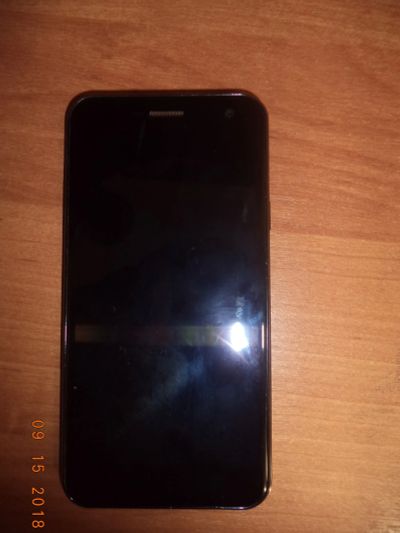 Лот: 12117347. Фото: 1. Wileyfox Spark с рубля. Смартфоны
