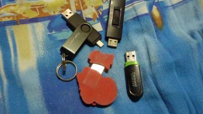 Лот: 25124361. Фото: 1. Флешки кучей. USB-флеш карты