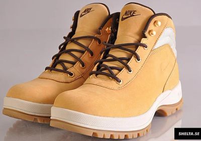 Лот: 4616723. Фото: 1. Ботинки Nike Mandara 42/ 9.5... Ботинки, полуботинки