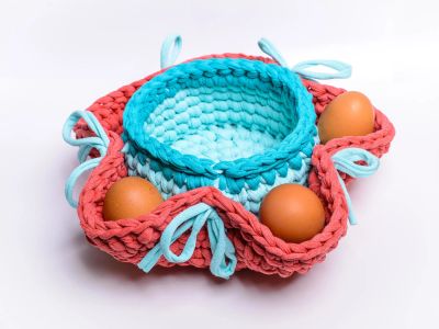 Лот: 11284158. Фото: 1. Корзинка пасхальная из трикотажной... Вазы