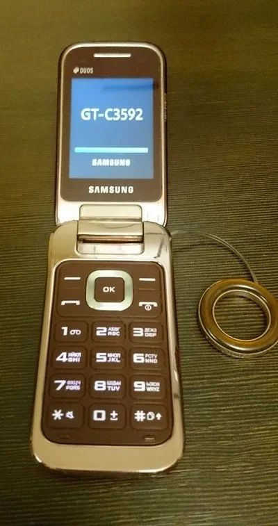 Лот: 10974243. Фото: 1. Samsung GT-C3592, раскладушка... Кнопочные мобильные телефоны