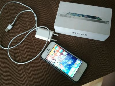 Лот: 10170037. Фото: 1. IPhone 5 16g. Смартфоны