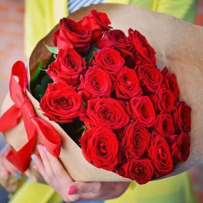 Лот: 6995898. Фото: 1. Букет из 21 красной розы от Радуги... Свежие цветы