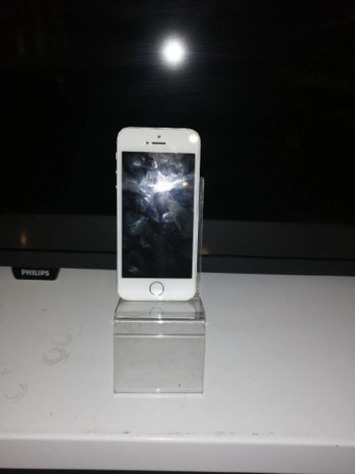 Лот: 14792100. Фото: 1. Iphone se 32Gb (0910-10). Смартфоны