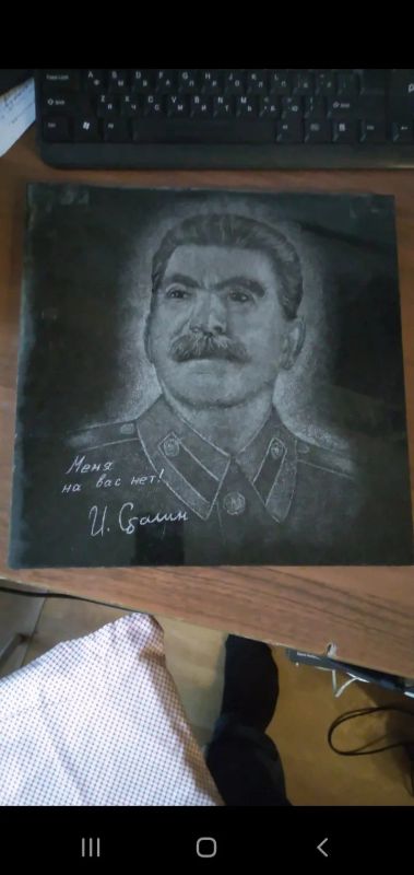 Лот: 16716103. Фото: 1. портрет Сталина на граните повторно. Картины, рисунки