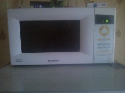 Лот: 4797264. Фото: 1. Продам микроволновку samsung. Микроволновки, мини-печи