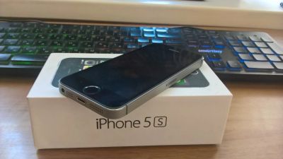 Лот: 11735458. Фото: 1. Iphone 5S 16GB Space Gray хорошее... Смартфоны