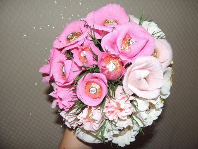 Лот: 6193254. Фото: 1. Конфетный букет роз из конфет... Букеты из конфет, игрушек