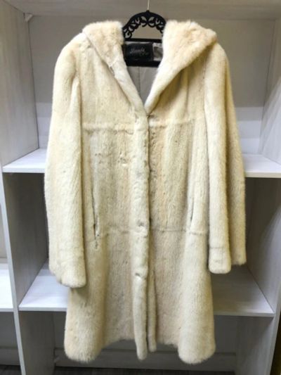 Лот: 13389505. Фото: 1. Норковая шуба с капюшоном. Длинная... Верхняя одежда