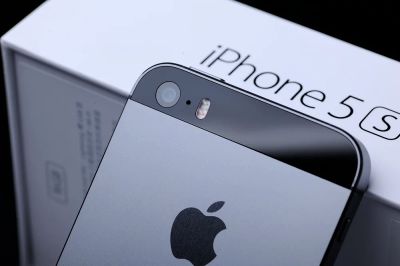 Лот: 7509504. Фото: 1. iPhone 5s Space Gray. Смартфоны