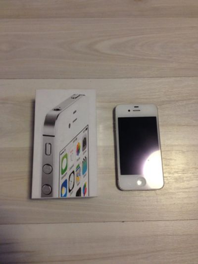 Лот: 6794237. Фото: 1. Iphone 4s белый 8гб. Смартфоны