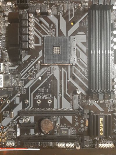 Лот: 15308376. Фото: 1. Материнская плата Gigabyte B450M... Материнские платы