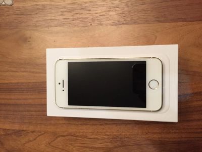 Лот: 4489268. Фото: 1. iPhone 5S Gold РСТ 16gb модель... Смартфоны