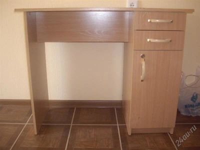 Лот: 1035575. Фото: 1. Стол письменный. Столики, стулья, парты