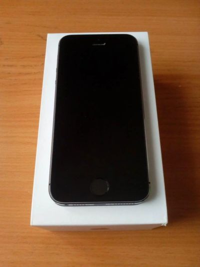 Лот: 8999211. Фото: 1. iPhone 5S, Space Gray, 16GB. Смартфоны