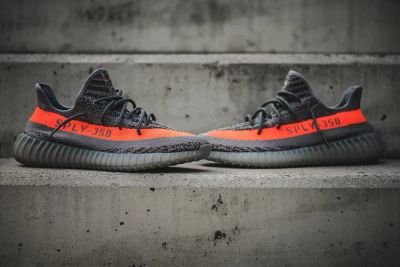Лот: 8559779. Фото: 1. Yeezy boost 350v2. Кеды, кроссовки, слипоны