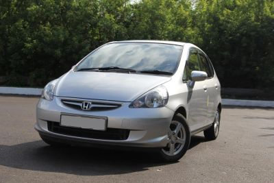Лот: 4284322. Фото: 1. Honda Fit серебристый 2007 г.в... Автомобили